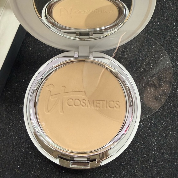 *NIB* IT COSMETICS Celebration Illumination Foundation-Medium Full-Size, .30 oz. - Picture 8 of 14